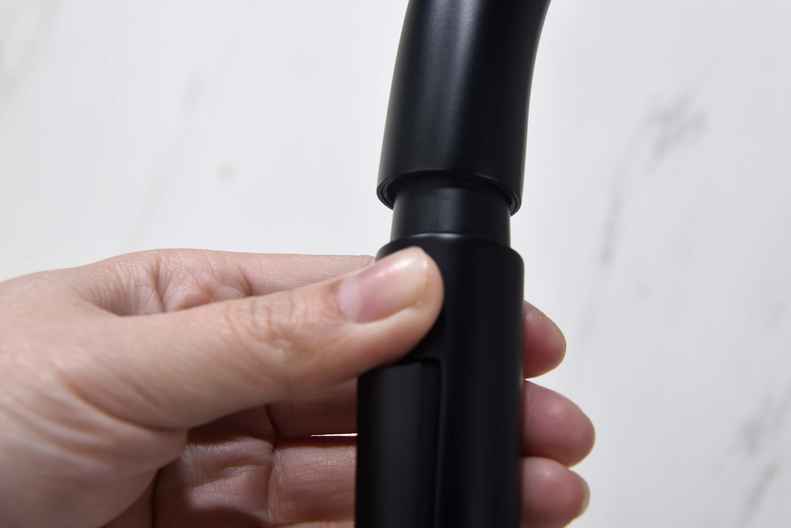 Смеситель для кухни с вытяжным изливом 2 режима AQUATEK, матовый черный AQ1384MB Европа — фото 6