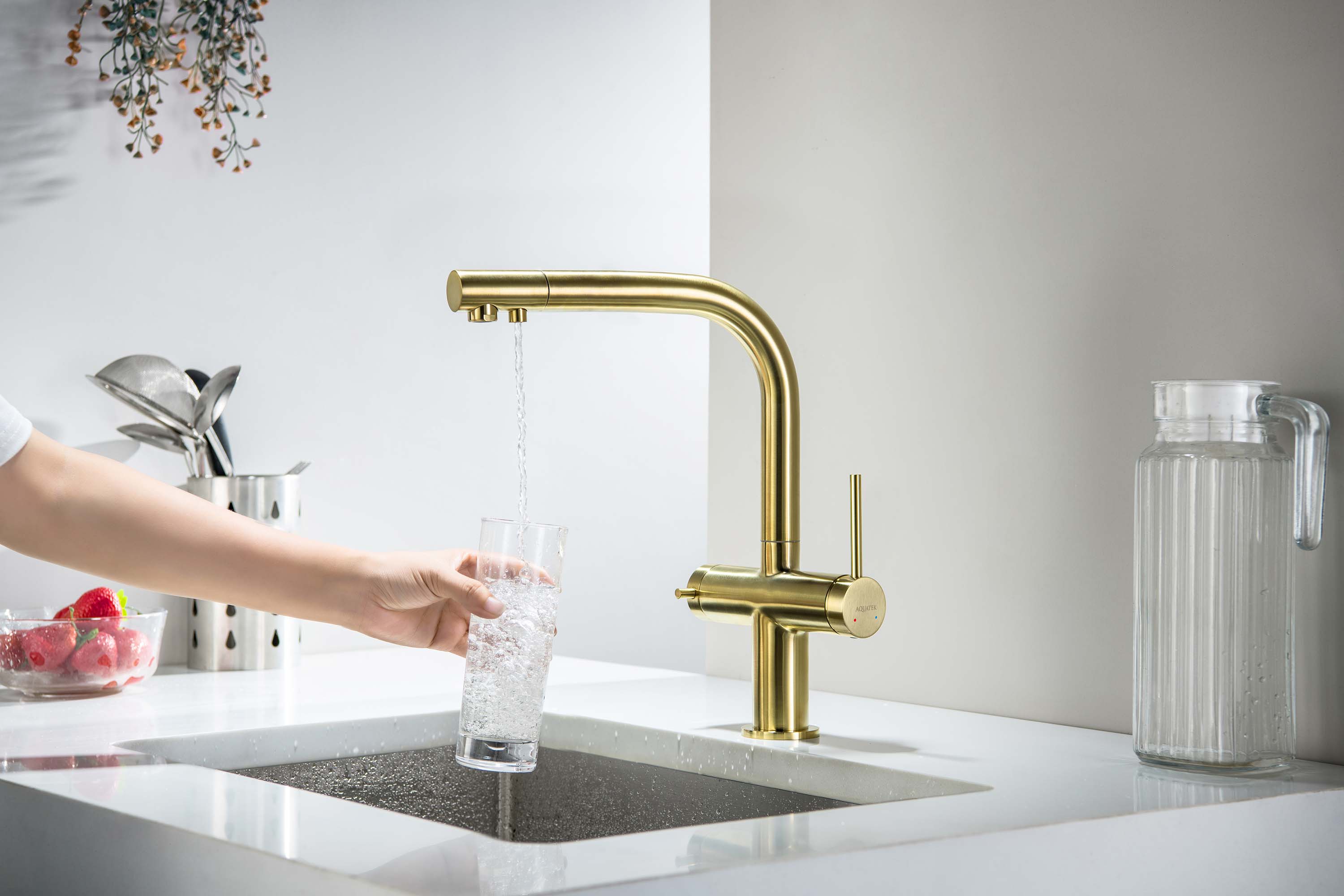 Смеситель для кухни с подключением к фильтру питьевой воды AQUATEK, шлиф.золото AQ1385BG Европа — фото 3