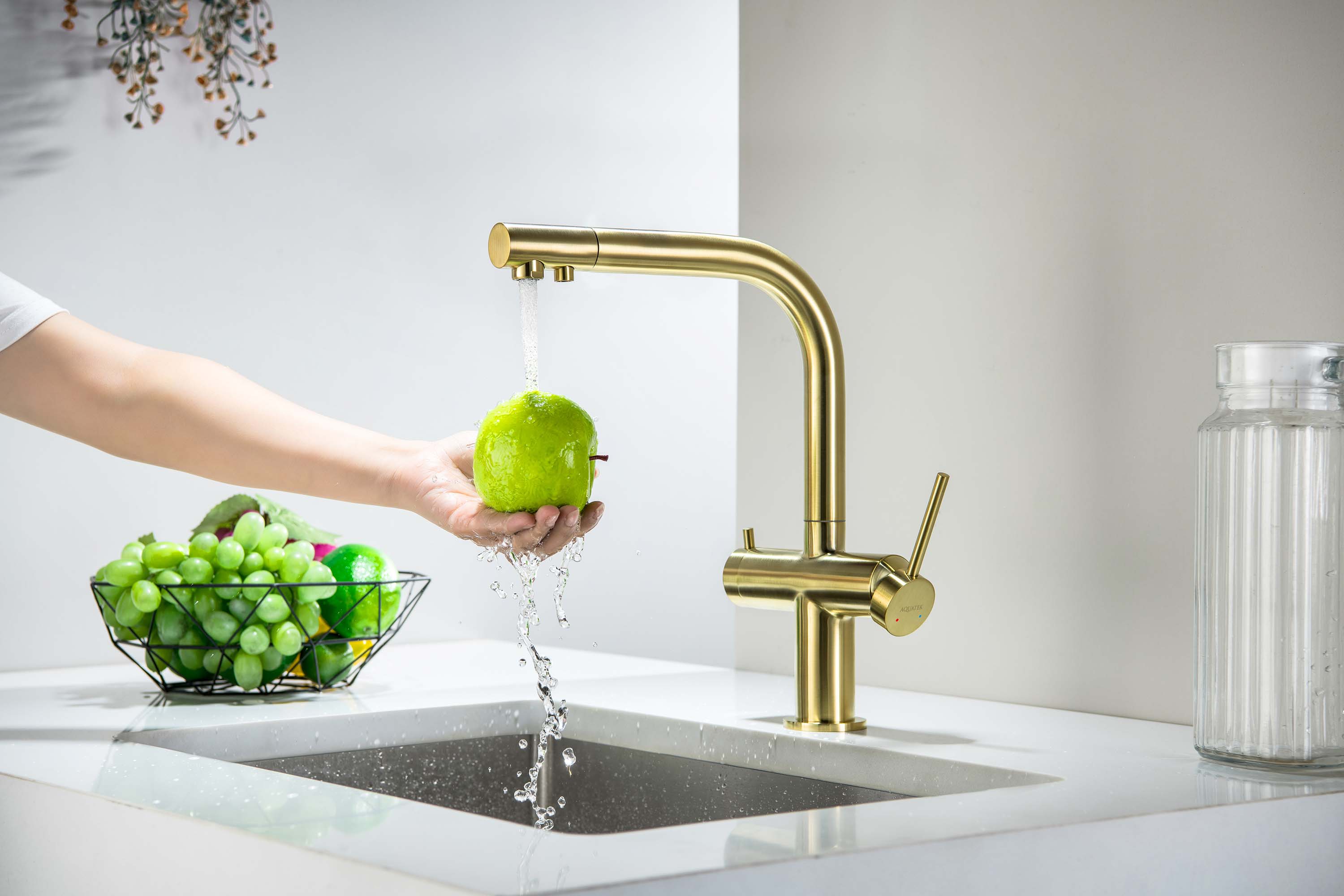 Смеситель для кухни с подключением к фильтру питьевой воды AQUATEK, шлиф.золото AQ1385BG Европа — фото 4