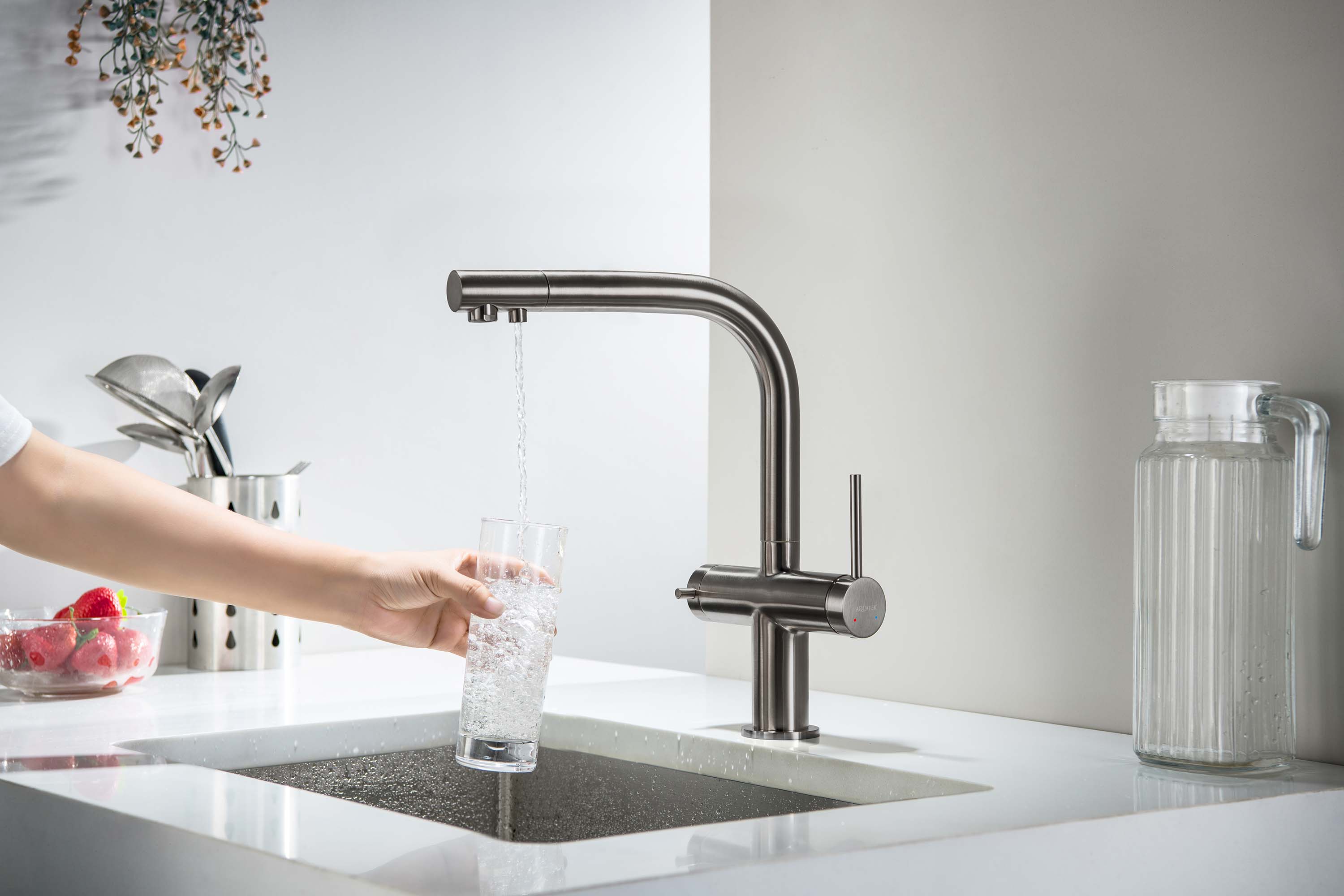 Смеситель для кухни с подключением к фильтру питьевой воды AQUATEK, оружейная сталь AQ1385BGM Европа — фото 3
