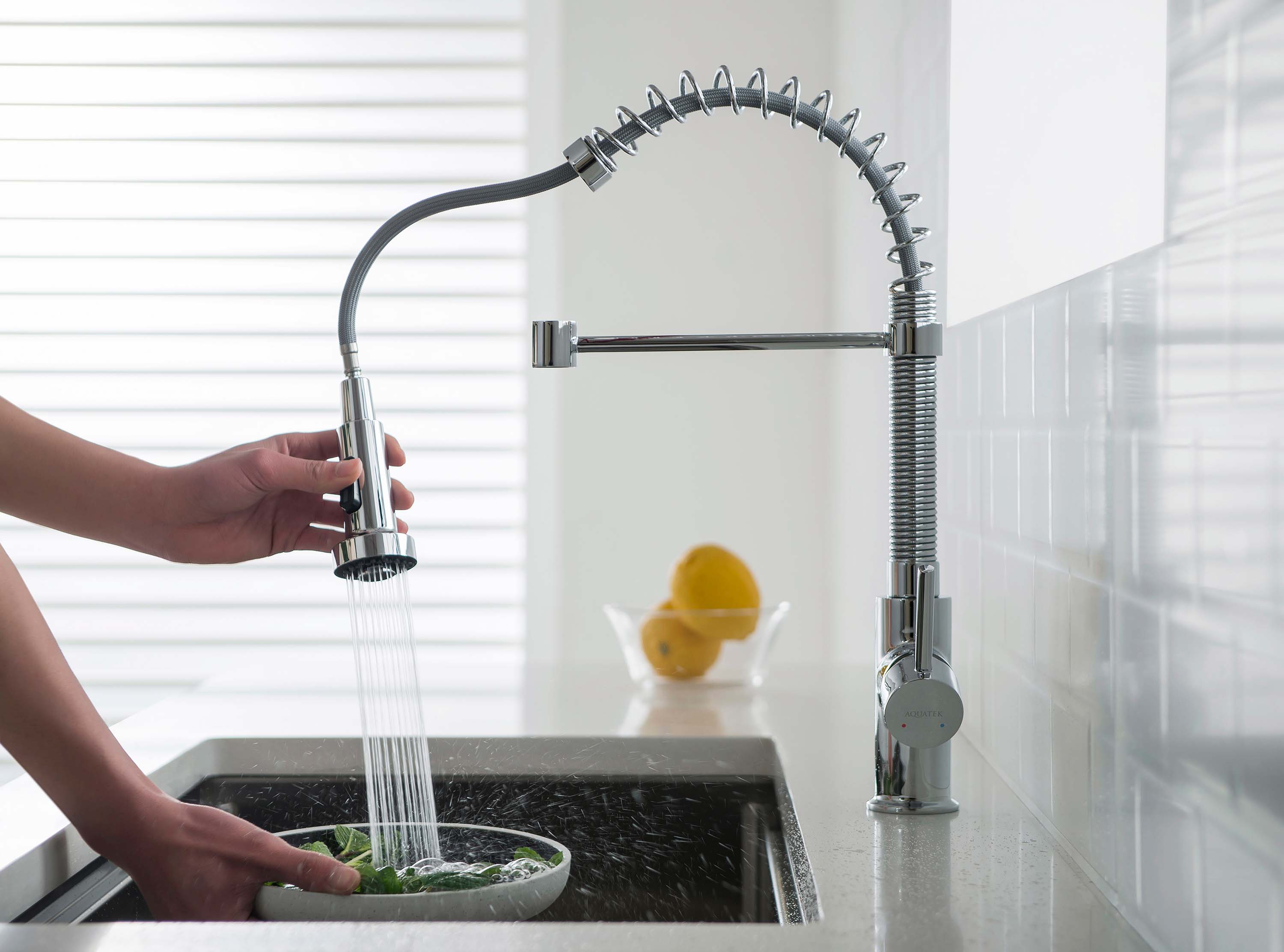 Смеситель для кухни, 2 режима струи (профессиональный) AQUATEK AQ1387CR Европа — фото 8